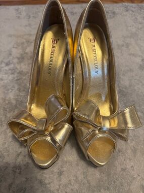 JustFab Metallic Gold Peep-Toe Heels with Bow (with wear and tear, cracking)